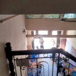Nhà mặt tiền, kinh doanh buôn bán tốt.