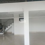 Tôi cần bán nhà 3 tầng, vừa ở vừa kinh doanh rất tốt.