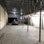 Cho thuê 160m2 làm kho, tường xây, mái cao chống nóng, xe tải 3 tấn đỗ cửa tại đường trương định