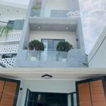 Tuyệt phẩm nhà 3 tầng hiện đại gần đh bách khoa, full nội thất (có sân đậu ô tô)