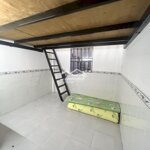 Phòng thoáng, sạch sẽ, có máy lạnh, gác lửng
