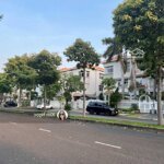 Bán biệt thự phú mỹ hưng có hầm + thang máy giá chỉ 77 tỷ. căn góc 2 mặt tiền