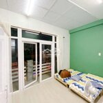 Studio bancon full nt gần khu phố ẩm thực q4
