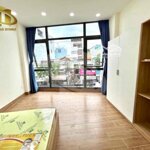 2phòng ngủ full nội thất ngay mặt tiền tôn đản q4