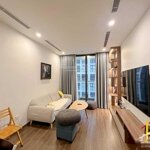 Cho thuê 2pn full đồ hiện đại, view công viên khủng long, vinhomes symphony. lh 0857599333