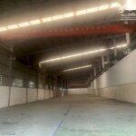 Cho thuê 2.300m2 có pccc, sẵn cẩu 5 tấn gần kcn phố nối a