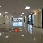 Chính chủ cho thuê văn phòng tại thanh xuân, 100 đến 180m2 giá 220k/m2 , tòa nhà đẹp, free chỗ để xe máy.