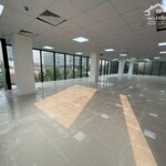 Cho thuê văn phòng 150m2 phố láng hạ,quận đống đa, thông sàn,30tr/th