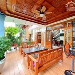 15 tỷ, biệt thự 4 tầng cẩm lệ, lô góc 260m2, hồ bơi, tặng toàn bộ nội thất gỗ