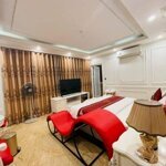 Bán căn hotel 8 tầng nổi 1 tầng hầm tại long biên dt 120m dòng tiền kinh doanh 6ty/năm