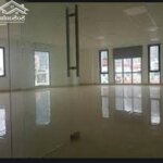 Cho thuê văn phòng mễ trì- đại lộ thăng long, sàn 100 m2/tầng giá chỉ 11 triệu/tháng