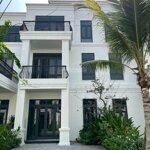 Chính chủ bán lỗ căn biệt thự mini dự án west lake golf & villas trần anh long an