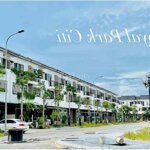 Cần tiền nên bán rẻ căn royal park khu c hướng đông nam