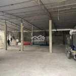 Kho xưởng 300m2, 15 triệuiệu, phố nguyễn chính