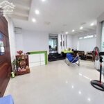 Cho thuê villa 3 mặt tiền gần metro an phú_160m2,hầm,4 lầu_7p, nhà mới sơn- 55 triệu