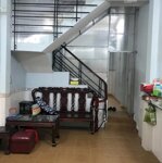 Nhà 40m2 3 tầng, 4 phòng ngủ có sân riêng