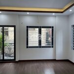 Cho thuê nhà phố lương khánh thiện 60m2, 4 tầng, ô tô đỗ, kinh doanh.