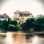 Biệt thự kiến trúc pháp cổ, sân vườn, bể bơi, view sông hồng, cầu long biên
