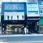 Cho thuê shop thời trang ngay mt nguyễn trãi, q1. dt 8x20m, kc trệt 2 lầu