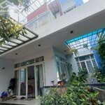 Bán villa sân vườn nam việt á quận ngũ hành sơn 200m2 3 tầng 6pn giá 12.5 tỷ