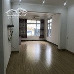 Cho thuê nhà giáp bát, 82m2, giá rẻ 8tr/t