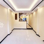 Cần cho thuê nhàdiện tích50m2* 5 tầngtại phố tây sơn, ô tô đỗ cửa, 4 tầng mới đẹp giá thuê 17 triệu/th