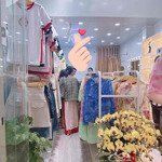 Cần sang gấp shop thời trang áo quần + túi sách chỉ 200 triệu