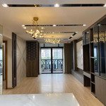 Tôi bán căn hộ 3pn căn góc, 95m2 tòa chung cư 195 đội cấn. giá 4,1 tỷ