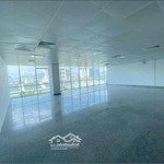 Toà nhà văn phòng cho thuê gần sân bay, dt 105-120m2, giá 250.000/m2