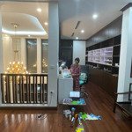 Gia đình cần bán biệt thự liền kề full nội thất 5*