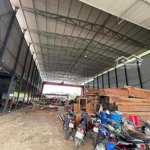 Cho thuê kho 1.600m2 mặt tiền ql14