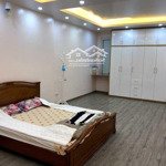 Cho thuê nhà mặt phố trạm long biên dtsd 300m2, 18tr/th