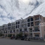 Cần bán shophouse mặt đường 15m view bể bơi, công viên, hướng đông nam giai đoạn 1. lh : 0987235699