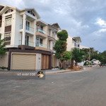 Biệt Thự Đẳng Cấp View Sông Mát Mẻ, 200M2, Nội Thất Nhập Ngoại, Gần Trường Đại Học Văn Lang.