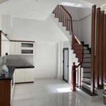 Bán nhà mới phố vĩnh phúc, ngõ thông thoáng sáng, nhà đẹp ở ngay, 40m2 giá chỉ 4.9 tỷ