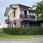 Nhà phố căn góc thêm 1.5m sân vườn. liên hệ: 0939022929