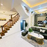 Bán nhà đẹp nguyễn hoàng tôn 6.3tỷ,62m2,mt 6.8m-ô tô đỗ cổng-ngõ 2 ô tô tránh-nhà dân xây tâm huyết