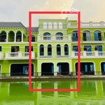 độc quyền căn shophouse căn sát sông nằm trong dãy ẩm thực có sẵn khách thuê 71 triệu/ tháng