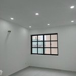 Bán nhà phố thương mại cityland park hills đã hoàn thiện có thang máy.