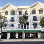 Cần bán nhanh căn đôi shophouse grand world phú quốc.diện tích154m2. giá bán 18 tỷ. liên hệ: 0931498799