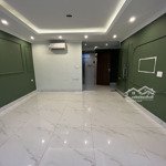 Cho thuê sàn 120 m2 tại nhân chính, đã ngăn 3 phòng , mặt tiền 10m