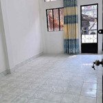 Nguyên tầng lầu 1 42m2, gần chợ hoà bình, đường trần tuấn khải, quận 5