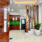 Nhà mới việt hưng 42m2 5 tầng có sân riêng cổng riêng 3.1 tỷ bao sổ