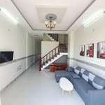 Bán căn nhà lầu diện tích 80m2, ngay uỷ ban xã