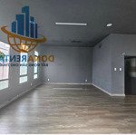 Cho thuê shophouse vincom, vỉa hè và bãi xe máy rộng