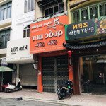 Cho thuê nhà nguyên căn mt bàn cờ, p.3, quận 3, dtsd 165m2, giá rẻ 25 tr/tháng. lh: 0904020296