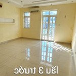 Cần cho thuê nhà nguyên cănmặt tiềnđường lớn khu him lam q7.diện tích5x20m. giá 50 triệu/ tháng. liên hệ: 0984159699