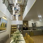 Cơ cấu lại tài sản, tôi cần bán nhanh căn penthouse 230m chỉ có 8 tỷ, tôi để lại hết đồ nội thất