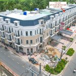 Mua shophouse tặng vỉa hè 11m trung tâm thị trấn tân trụ