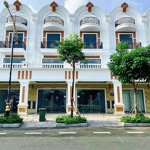 Bán shophouse hoàn thiện p40, chưa qua sử dụng, đối diện trung tâm thương mại, giải trí phú cường